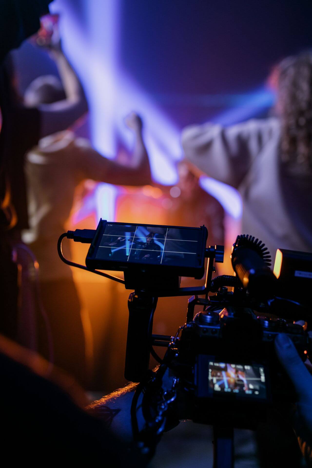 Kameramonitor bei einem Event mit Bühnenlicht, Symbolbild für Aftermovie-Produktion in Berlin