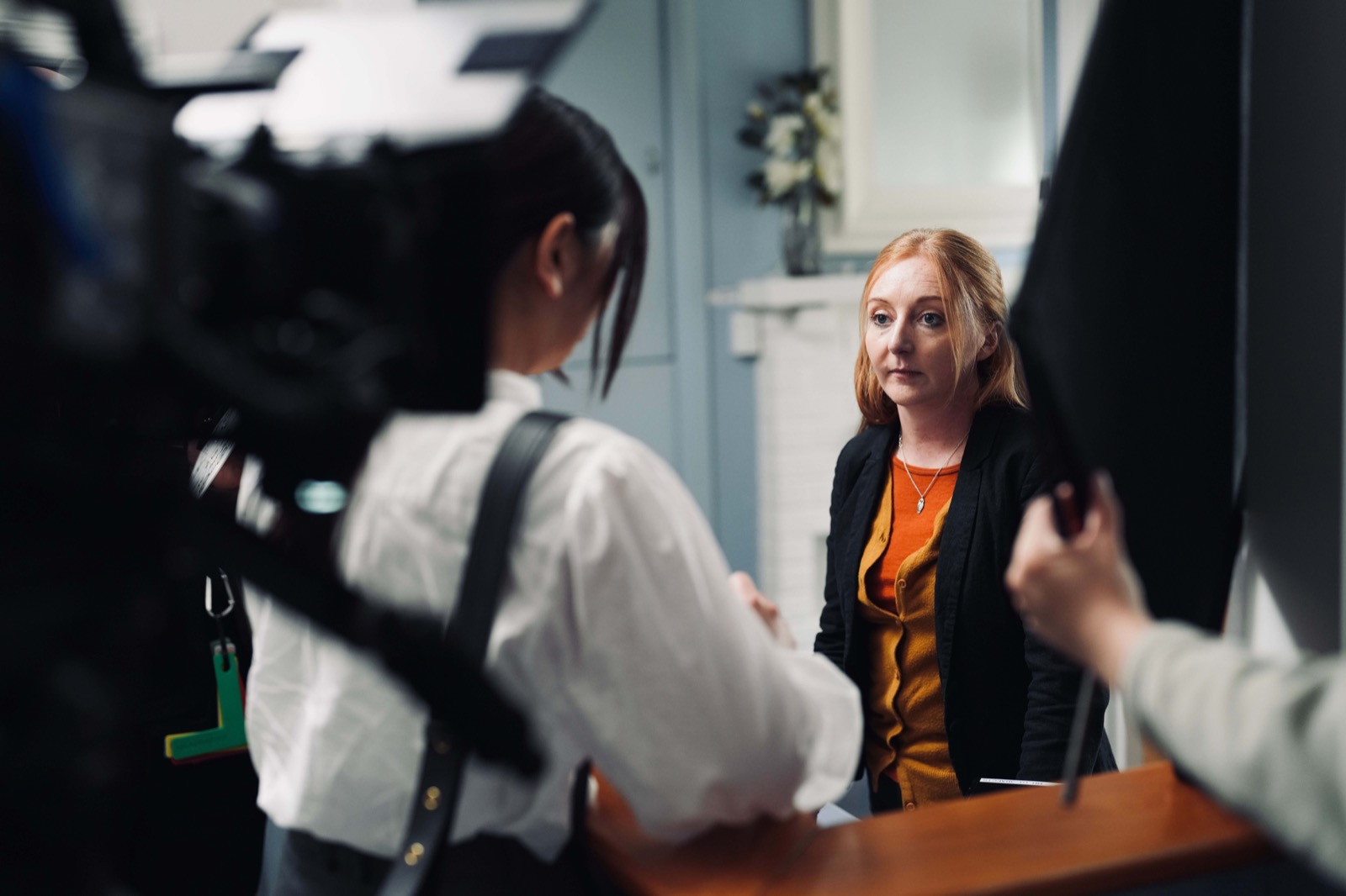 Kameramonitor bei einem professionellen Videodreh, Symbolbild für Imagefilm-Kosten in Berlin